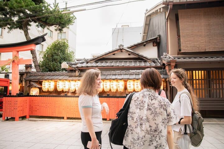 Kyoto Geisha District Walking Tour in Gion — photo 11