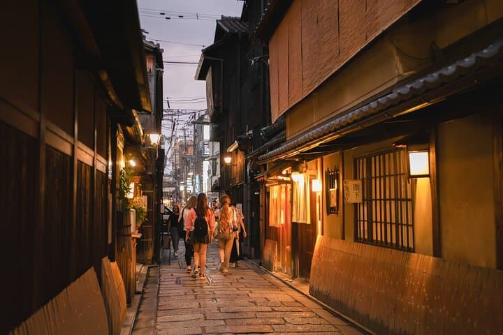 Kyoto Geisha District Walking Tour in Gion — photo 16
