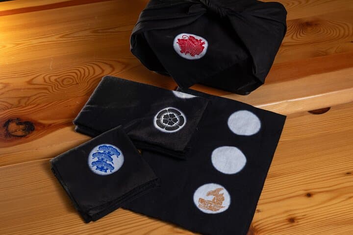 Nagoya Kuro Montsuki Traditional Family Crest Dyeing Workshop — photo 4