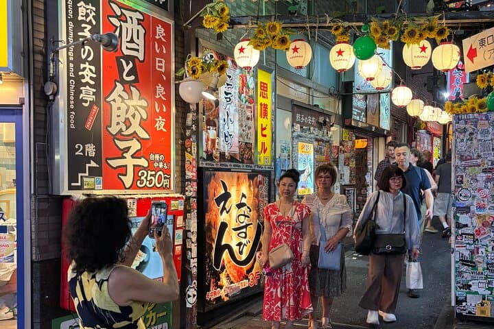 Shinjuku Izakaya Night Hopping Tour — photo 2