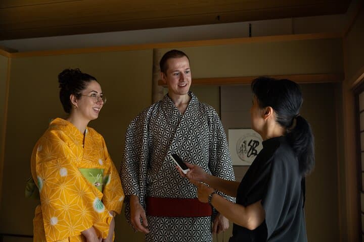 With AI Translation Kimono Stroll in Shikemichi and EndojiStreets — photo 3
