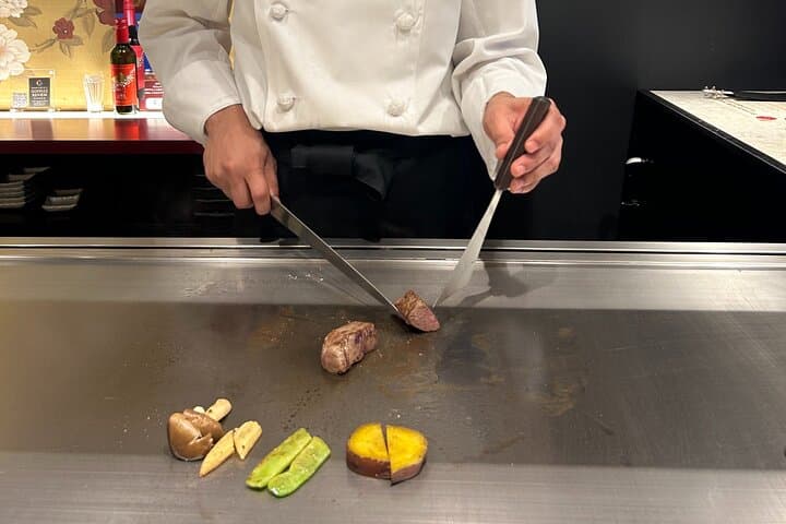 Osaka Kobe Beef Teppanyaki Experience with Guide — photo 4