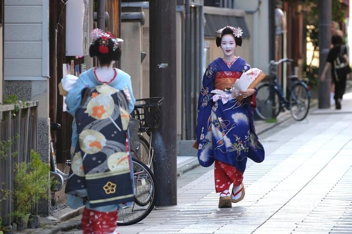 Kyoto: Gion Geisha District Sunset Tour in Spanish and en Español — photo 4