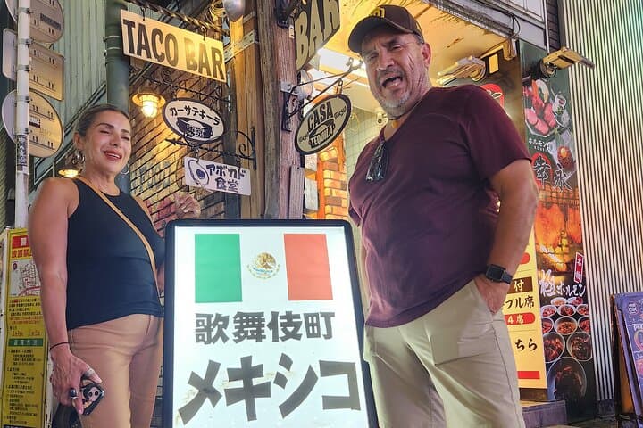 Shinjuku Bar and Izakaya Hopping with Drinks and Dinner — photo 9