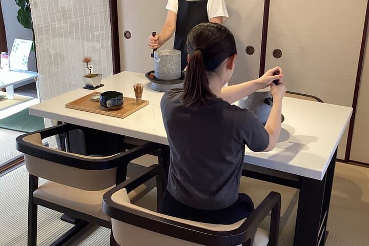 Matcha making using a stone mill and pairing experience with tea sweets (with a souvenir of pesticide-free matcha from Okayama Prefecture) — photo 2