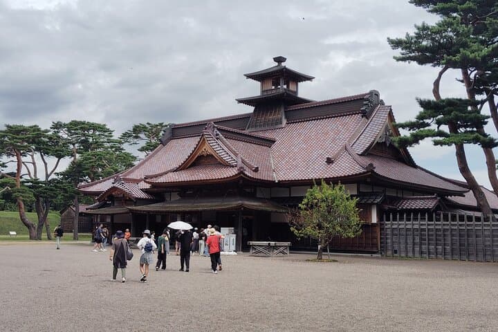 Hakodate: Goryokaku Star Fort & Tower Guided History Tour — photo 5