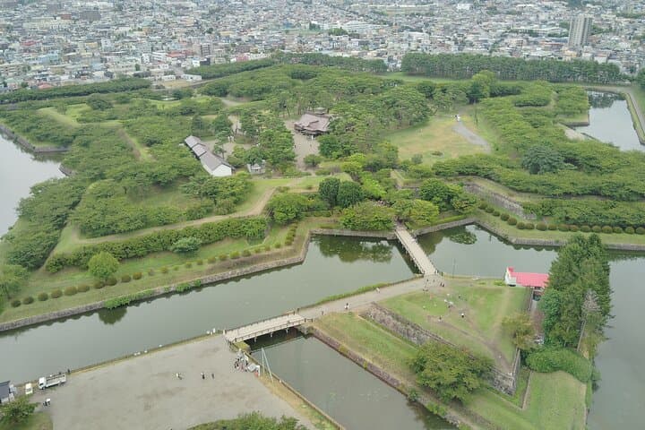 Hakodate: Goryokaku Star Fort & Tower Guided History Tour — photo 17