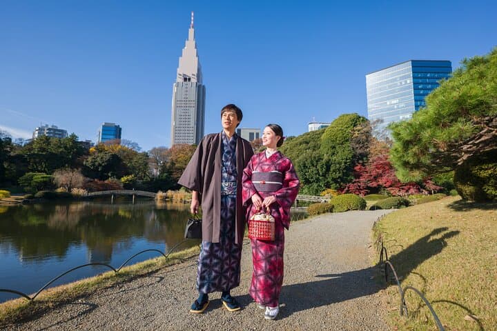 Premium Silk Kimono Rental inside Shinjuku Gyoen National Garden — photo 3