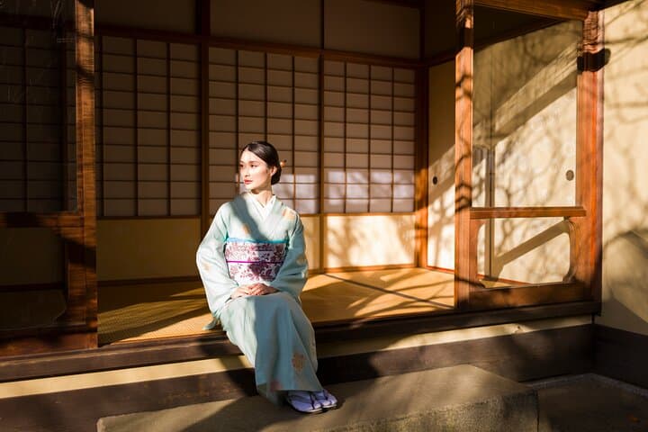 Premium Silk Kimono Rental inside Shinjuku Gyoen National Garden — photo 8