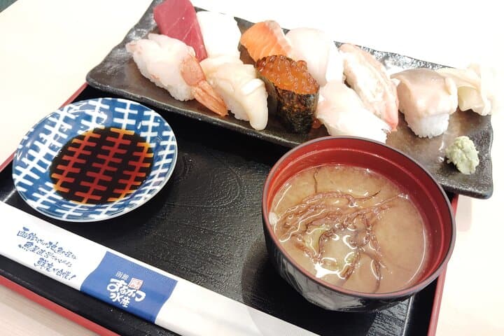 Hakodate: Morning Market Tour with Seafood Tasting Options — photo 2