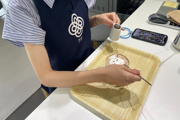 Create Your Own Latte Art at a Japanese Café — photo 5
