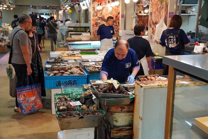 Tokyo: Private Tsukiji Street Food & Sake with Local Guide — photo 12