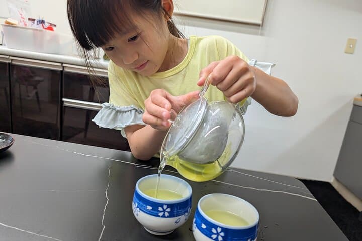 Matsuyama Castle Stroll and Making Auspicious Sweets — photo 6