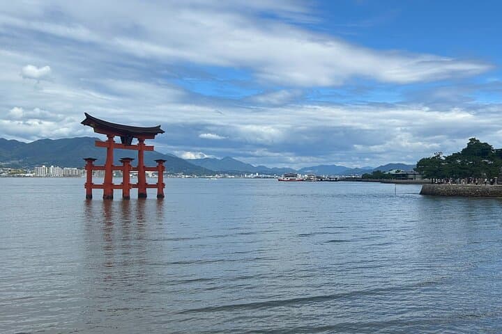 Hiroshima and Miyajima 6 Hour Private Tour with Spanish Guide — photo 2
