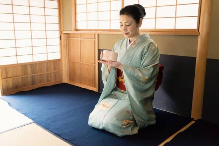 Walk Kyoto in Kimono Guided Cultural Tour with Tea Experience — photo 14