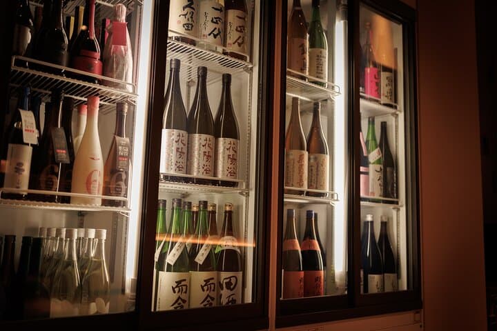 Tokyo: Private Shinjuku Tour - Golden Gai, Unlimited Sake — photo 15