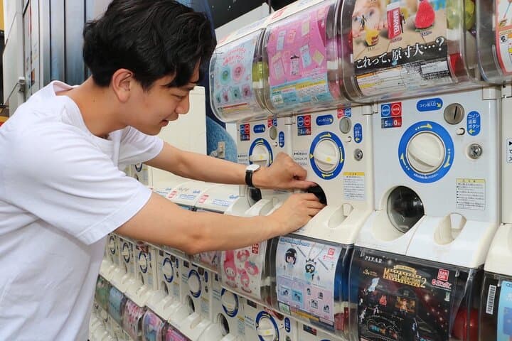 Akihabara Tour with Vintage Gaming Anime and Gachapon Experience — photo 2