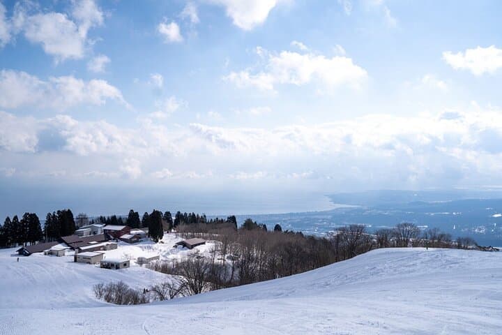 Shiga Hakodateyama Ski Resort Tour from Kyoto or Osaka — photo 3
