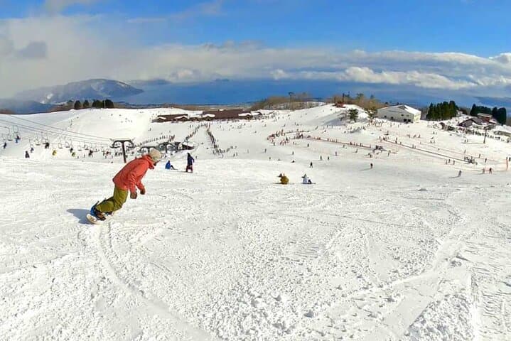 Shiga Hakodateyama Ski Resort Tour from Kyoto or Osaka — photo 5
