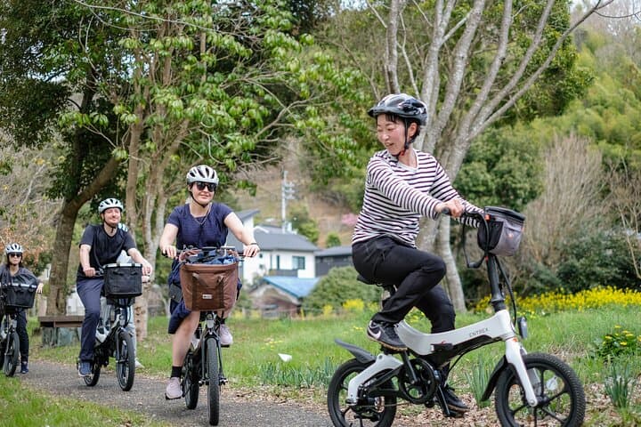 Local Washi and Paper Craft Cycling Tour in Uchiko Town — photo 13