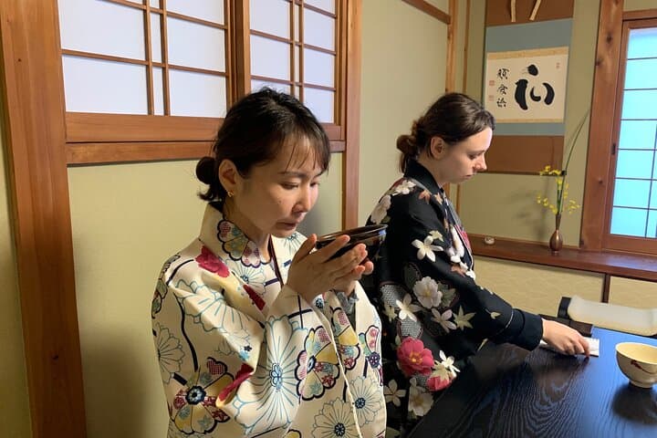 Kyoto :Tea Ceremony in 150 Years Townhouse with Tables and Chairs — photo 19