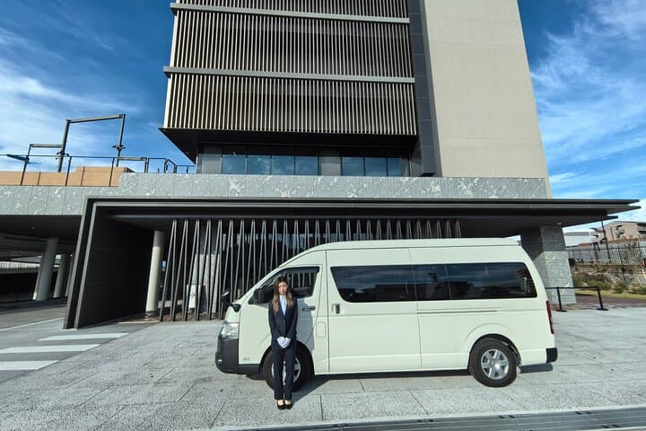 Transfer from Osaka City Hotels to Kansai Airport 10-seats van — photo 7