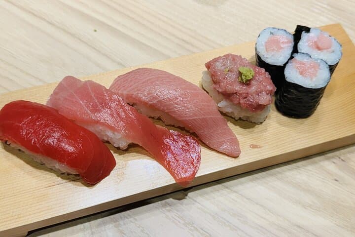 Osaka: Shinsekai Guided Food Walking Tour — photo 2