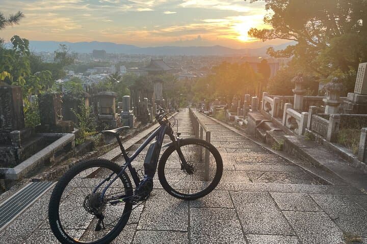 Kyoto Higashiyama Gion Sunset Cycling Tour — photo 1