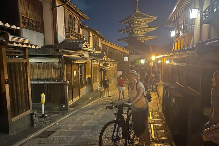 Kyoto Higashiyama Gion Sunset Cycling Tour — photo 5