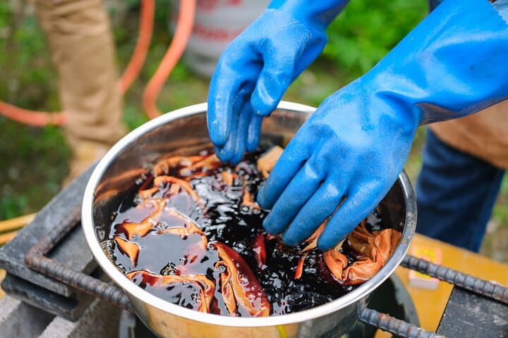 Chestnut Burrs Dye Experience at Kominka in Uchiko Town — photo 8
