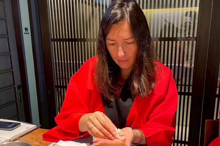Kyoto Omakase sushi-making with optional samurai photo. — photo 3