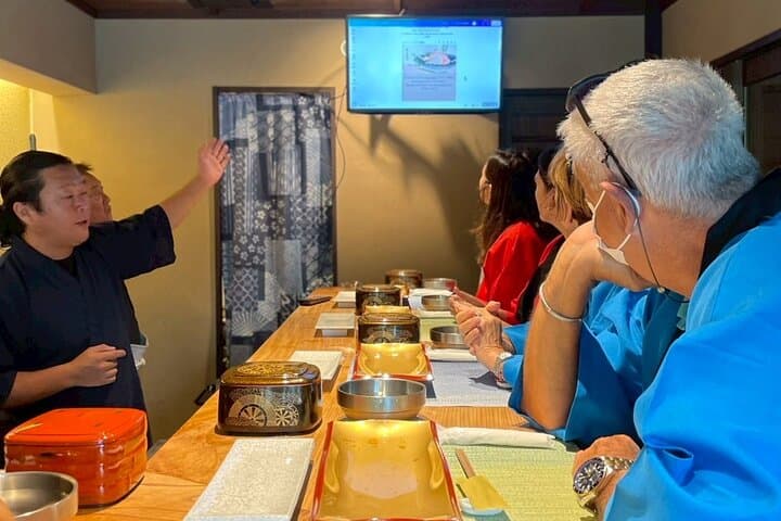 Kyoto Omakase sushi-making with optional samurai photo. — photo 2