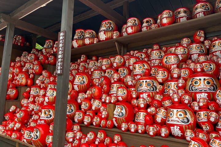 Osaka: Katsuo-ji Temple with Hundreds of Daruma Figures — photo 14