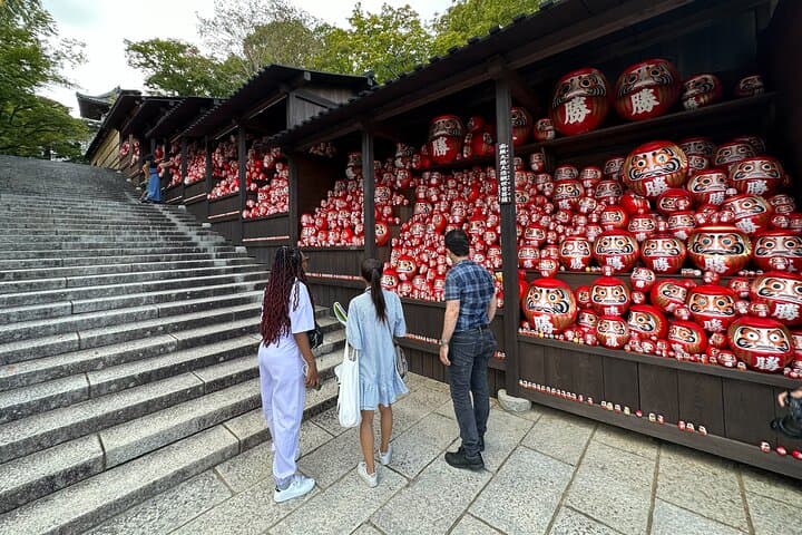 Osaka: Katsuo-ji Temple with Hundreds of Daruma Figures — photo 3