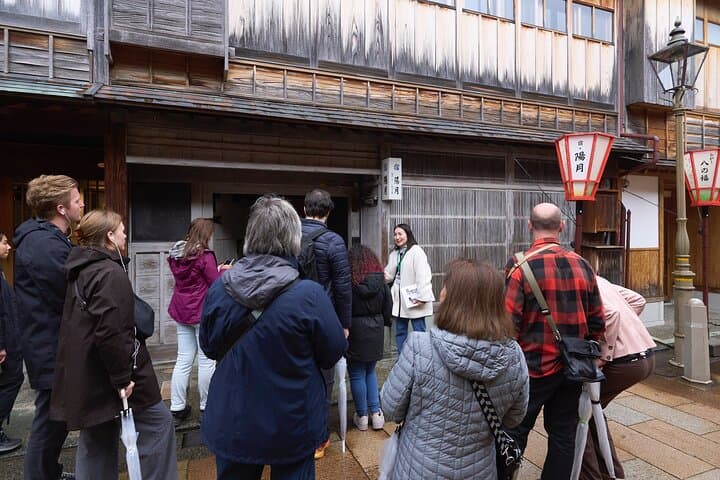 Walking Tour in the Geiko Districts — photo 4