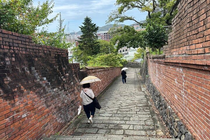 Cats & Hidden Alleyways: a Kitty-themed Walking Tour in Nagasaki — photo 2