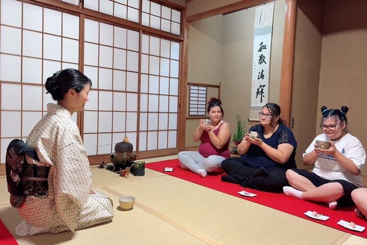 Shibuya Authentic Tea Ceremony with experienced instructor — photo 7