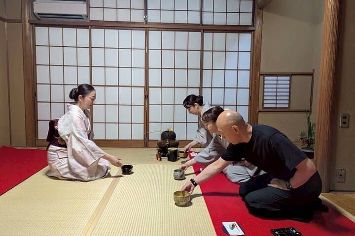 Shibuya Authentic Tea Ceremony with experienced instructor — photo 4