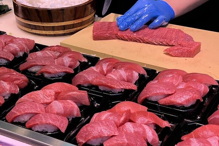Tsukiji Fish Market Food and Walking Tour Experience — photo 11