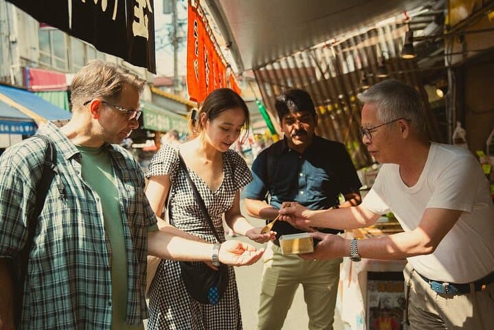 Tsukiji Fish Market Food and Walking Tour Experience — photo 13