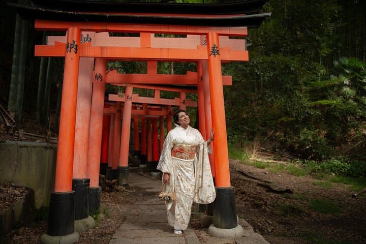 Guided Photoshoot of Fushimi Inari Shrine and Secret Bamboo Grove — photo 3