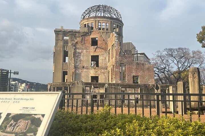 Hiroshima: Peace Memorial Park and Atomic Bomb Dome Tour