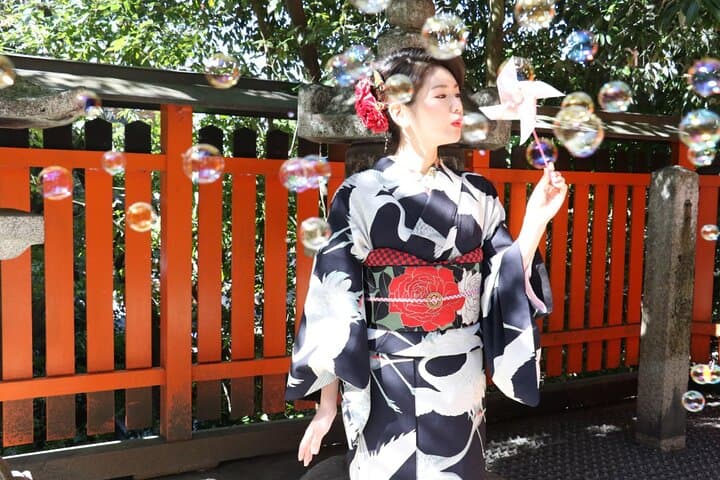 Kyoto Gion: Family-Friendly Kimono & Yukata Experience at WARGO — photo 1