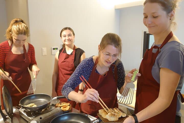 Ramen and Gyoza Cooking Class in Osaka — photo 7