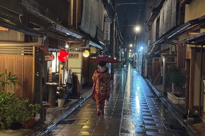 Kyoto Gion Night Tour: Discover Geisha District and Hidden Gems — photo 2