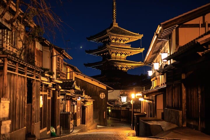 Kyoto Gion Night Tour: Discover Geisha District and Hidden Gems — photo 6