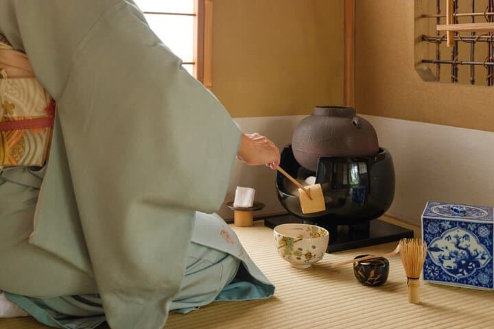 Tokyo Private Authentic Tea Ceremony Experience in Garden House — photo 9