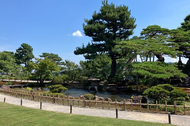 Kenrokuen Garden & Kanazawa Castle Walking Tour — photo 17