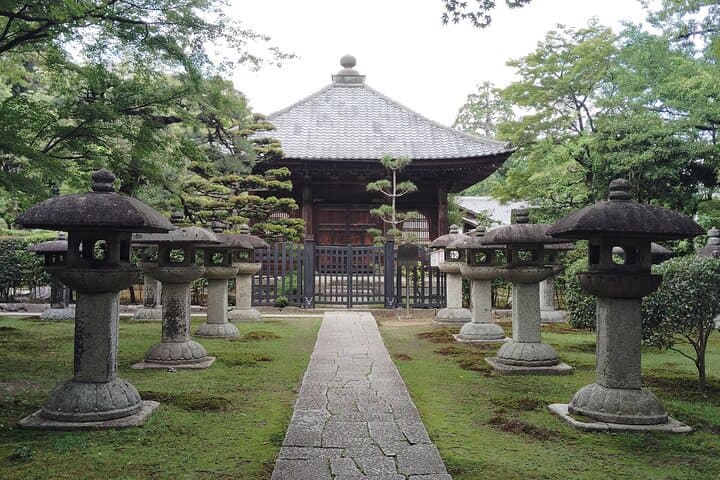 Shiga: Sakamoto Walking Tour of Stone Walls Faith and History — photo 15