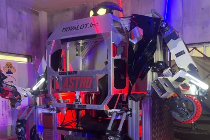 Giant Robot Boarding and Piloting Experience in Tokyo — photo 2